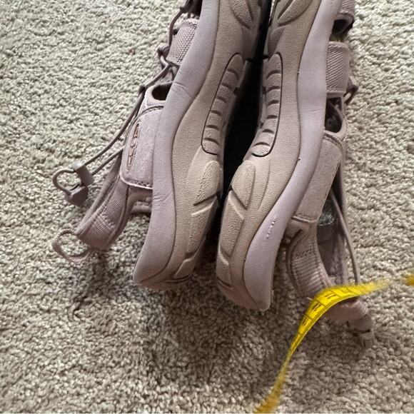 KEEN Bungee Lace Women's Outdoor Hiking Sandals Size 10 Monochrome / Toadstool - Picture 11 of 13